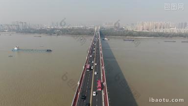航拍南京长江大桥交通