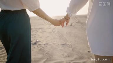 特写情侣牵手走在沙滩