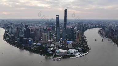 航拍上海朝霞环球金融中心