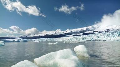 冰岛湖中的<strong>冰山</strong>