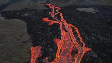 2021年4月，在靠近热熔岩岩浆的低空飞行中，发现了Fagradalsfjall火山，从冰岛发射的热熔岩和岩浆中发射出的稀有气体和4K无人侦察机
