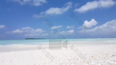 在阳光明媚的热带天堂岛与水的蓝色天空海洋 4 k v07224 马尔代夫白色沙滩云