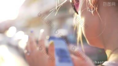 慢动作拍摄的一个女人在街上用智能手机浏览网页，她在<strong>网上冲浪</strong>和滚动