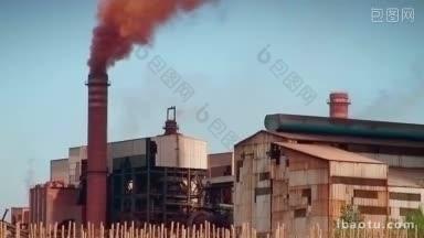 镍铁厂烟囱冒出的烟污染了环境