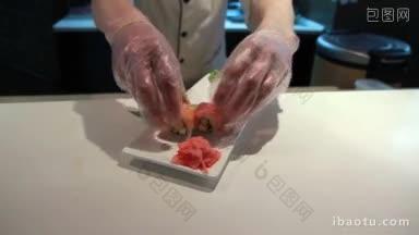 在一家日本餐饮店里，三文鱼寿司卷的展示