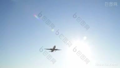 即将在巴塞罗那机场着陆的喷气式<strong>飞机</strong>，正在<strong>飞行</strong>的商业客机，正在飞过天空的客机
