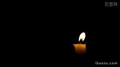 燃烧的蜡烛孤立在黑色背景