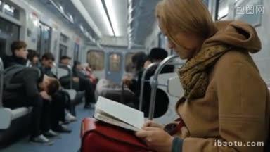 慢动作的年轻女子通勤阅读一本书在移动的地铁列车打发时间，每天乘坐