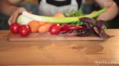 近距离观看妇女的手放在木桌上的菜板上的新鲜蔬菜