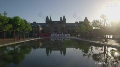 飞过<strong>池塘</strong>前的阿姆斯特丹标语和国立博物馆艺术广场