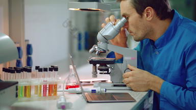 科学家显微镜实验室医疗实验室研究