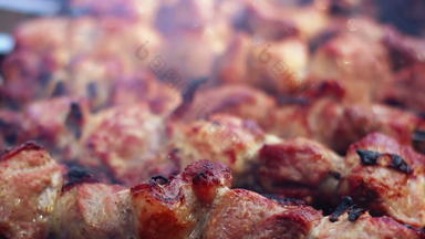 烧烤肉烧烤木炭美味的烤肉特写镜头猪肉肉