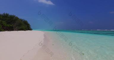 奢侈品无人机旅行拍摄夏天白色天堂沙子海滩阿卡蓝色的水背景高决议