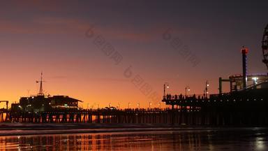 《暮光之城》波经典照亮摩天轮娱乐公园码头圣诞老人莫妮卡太平洋海洋海滩度假胜地夏季标志性的象征加州发光的黄昏这些洛杉矶美国