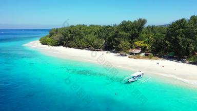 美丽的白色沙子私人海滩度假胜地棕榈树周围清晰的水岛斐济