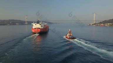 空中石油油轮船领航服务船巡航横跨博斯普鲁斯海峡海