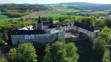 前视图中世纪的城堡兹比罗捷克共和国风景如画的景观<strong>实施</strong>中世纪的兹比罗城堡罗基卡尼区皮尔森地区czechia
