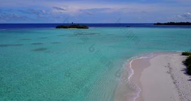 热带无人机旅行拍摄天堂阳光明媚的白色沙子海滩蓝色的水背景色彩鲜艳的