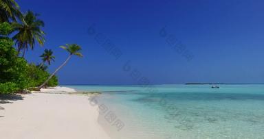 白天开销旅行拍摄白色桑迪天堂海滩阿卡蓝色的水背景