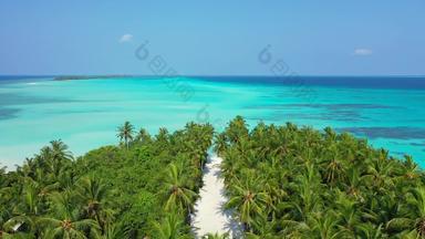 热带旅行拍摄天堂阳光明媚的白色沙子海滩阿卡蓝色的水背景质量