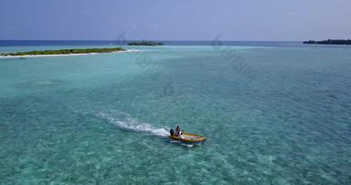 白天旅行拍摄白色桑迪天堂海滩蓝色的水背景