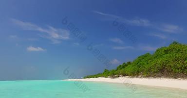 白天无人机清洁视图白色桑迪天堂海滩蓝色的水背景高决议
