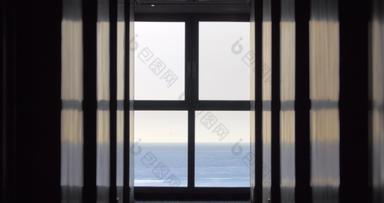 蓝色的没完没了的海视图房子酒店窗口