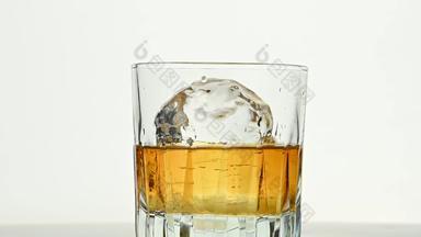 大冰岩石旋转威士忌玻璃白色