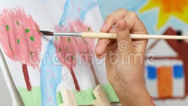 画架上的儿童绘画，车间班的学童，少女手工艺，儿童教育
