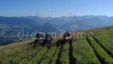 乌克兰喀尔巴阡山四人骑行。