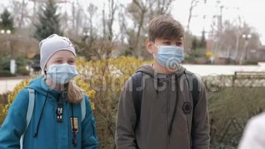 学龄儿童戴医用口罩。 学童画像