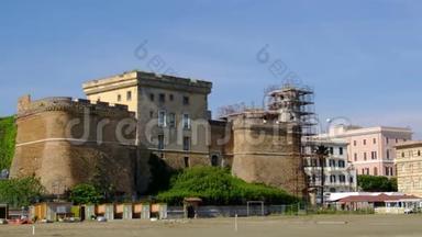 罗马当地地标尼图诺拉齐奥地区意大利-尼图诺市海滩和ForteSangallo城堡夏季场所
