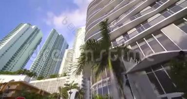 迈阿密Fl4k60p城海滨中心摩天<strong>大楼</strong>的低角度向上视野