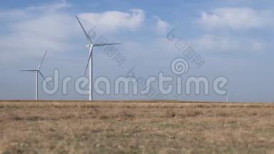 风电集团的工作.. 现场安装风电发电机..