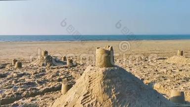沙滩上的沙堡与海洋背景，暑假<strong>背景视频</strong>