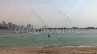 迪拜城市海滩和天际线-迪拜码头塔和摩天大楼-迪拜城市地标