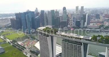 新加坡滨海湾金沙酒店及金融区的鸟瞰图