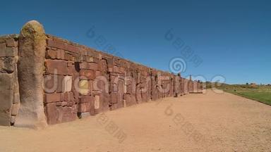 玻利维亚提瓦纳库卡拉萨雅寺周围的墙壁