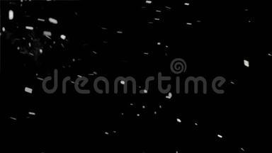 白色灰烬颗粒在空气中散布在黑色背景上4k