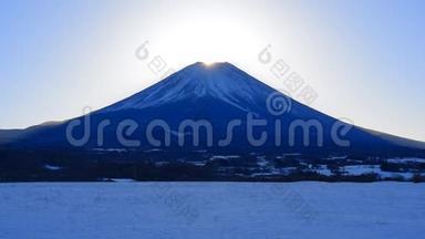 富士山钻石雪景来自日本`富士山