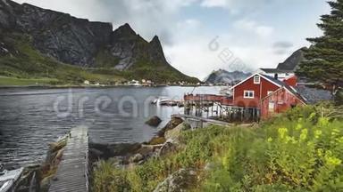 4k时间推移<strong>电影片段</strong>，在哈姆诺伊岛上的传统挪威渔民`小屋上空的云层