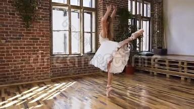 在现代芭蕾舞学校的教室里，专业的、经典的芭蕾舞演员练习芭蕾舞动作。优美
