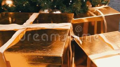 大型礼盒，赠送商场圣诞树<strong>下</strong>金色.. 圣诞节和新年`礼物装饰。 礼品