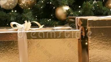 大型<strong>礼盒</strong>，赠送商场圣诞树下金色.. 圣诞节和<strong>新年</strong>`礼物装饰。 礼品