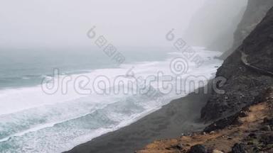 圣安陶火山海岸线和大西洋。 强大的波浪翻滚到岩石海岸。 4K视频。 <strong>旅行路线</strong>