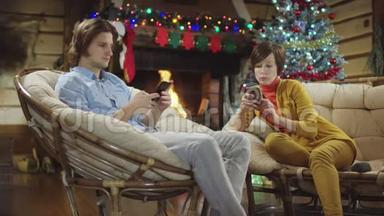 无聊的圣诞夜和智能手机