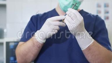医生戴无菌白手套，脸上戴口罩，在医院检查医疗工具