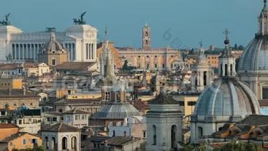 意大利，罗马。 城市景观天际线与祭坛的祖国和其他著名的地标在古老的历史城镇