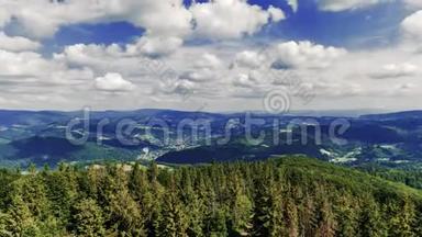 从波兰Czantoria山顶看西里西亚贝斯凯兹山脉-时间推移视频30fps