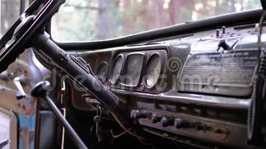 旧卡车仪表板，测速仪等指标.. 老式军用车辆